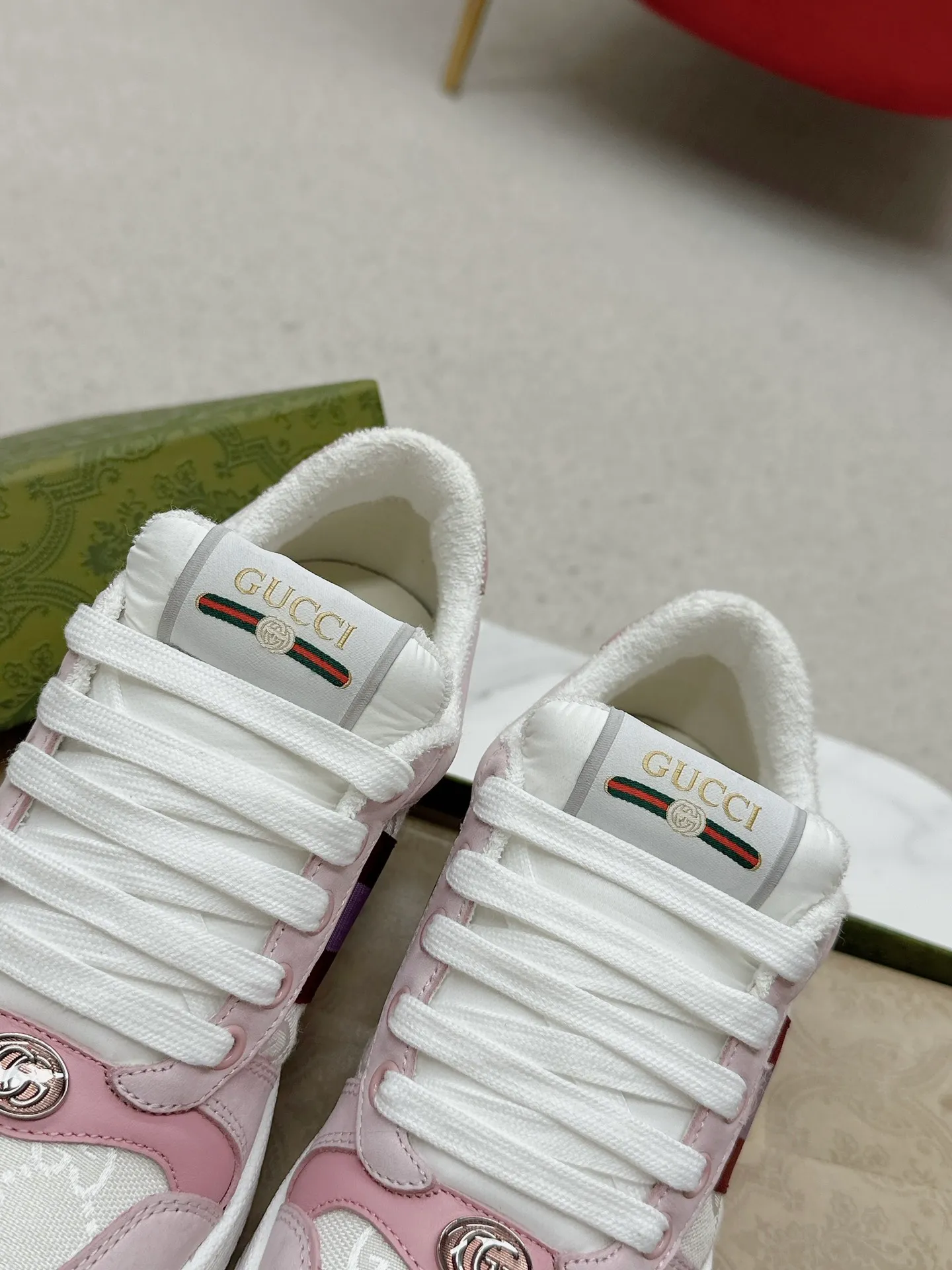 👟👟Ex-factory price 480👟👟 Gucci————Purchase version GG series distressed dirty shoes-hot style is coming! 9 times out of 10 sales, you will definitely get the money. Ready stock! Spot goods! Spot goods! New colors added - the ultimate version on the market! Purchase the original version and develop it... fabric, material, outsole, and details can be compared at will! Open-mold Swarovski one-to-one replica rhinestone chain...Metal cherry pendant...Metal double G crystal cylindrical mark...Gucci original customized narrow webbing...Super flash series - flash diamond chain. The cherry decoration is detachable and can be changed into two to match with each other to show your personality. Exclusive color-brushed cowhide fabric. Hand-made distressed is very textured and has a sense of luxury! The details of the workmanship can be seen in the drawings, and no line is missed. The original terry cloth is delicate, soft and more comfortable and breathable. The privately stamped two-color original TPU outsole (lower layer is wider, upper layer is narrower). Matching packaging⭐️ Size: Female 35-40 (Female 41 customized)